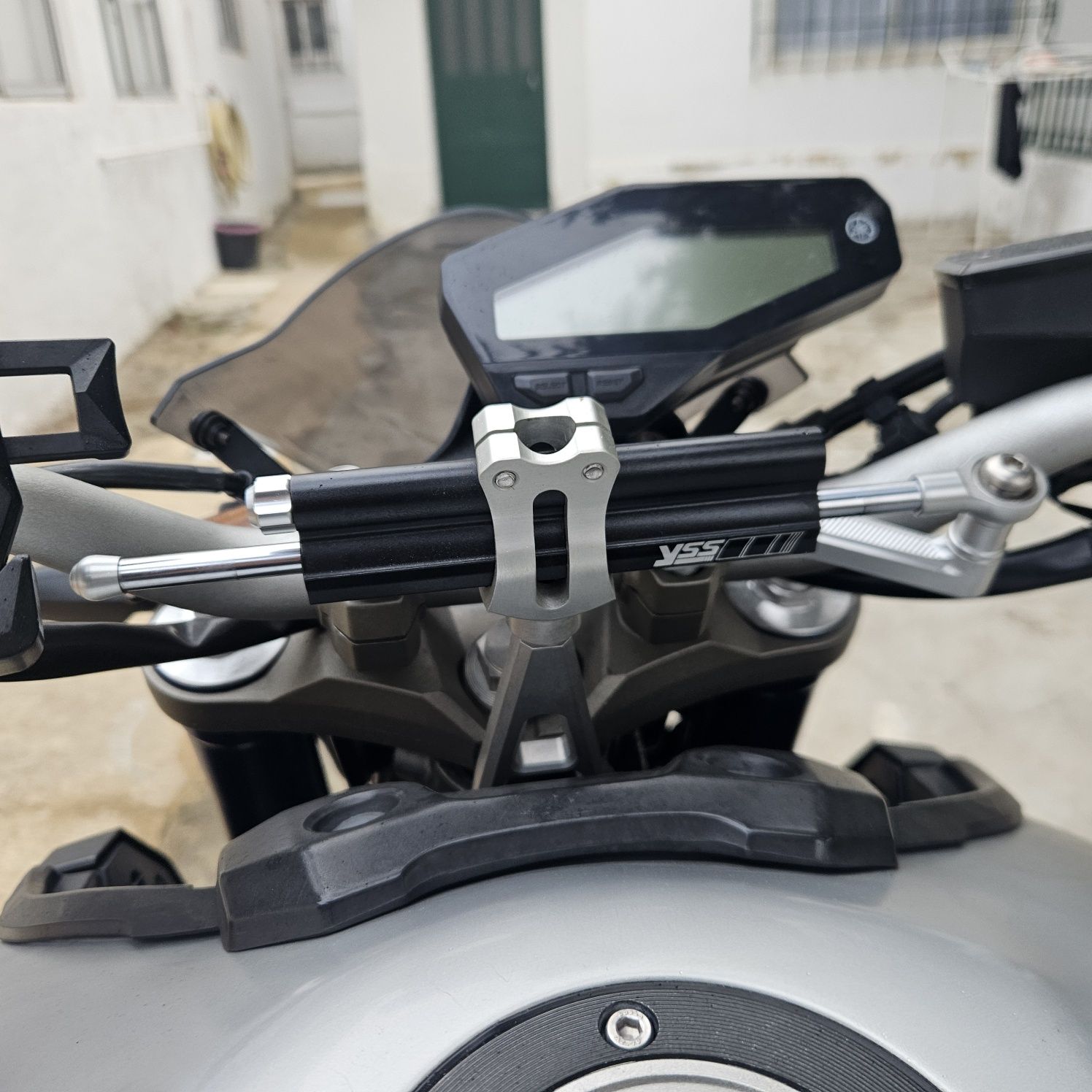 Yamaha MT-09 de 2015 - Ótimo Estado