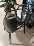 Krzeslo jadalnia salon Kartell czarne nowoczesne tworzywo naturalne