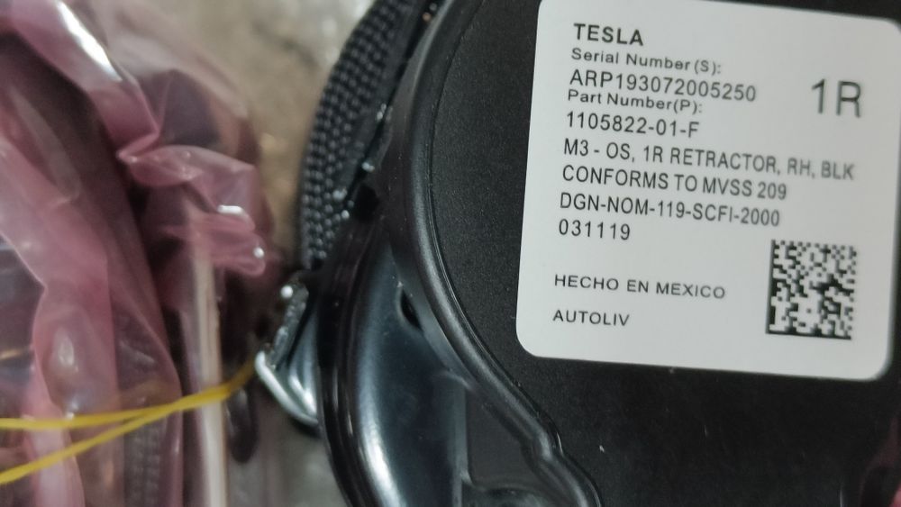 Ремні безпеки передні Tesla Мodel правий/лівий