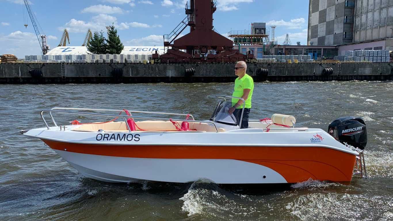 Jacht motorowy OPEN 520