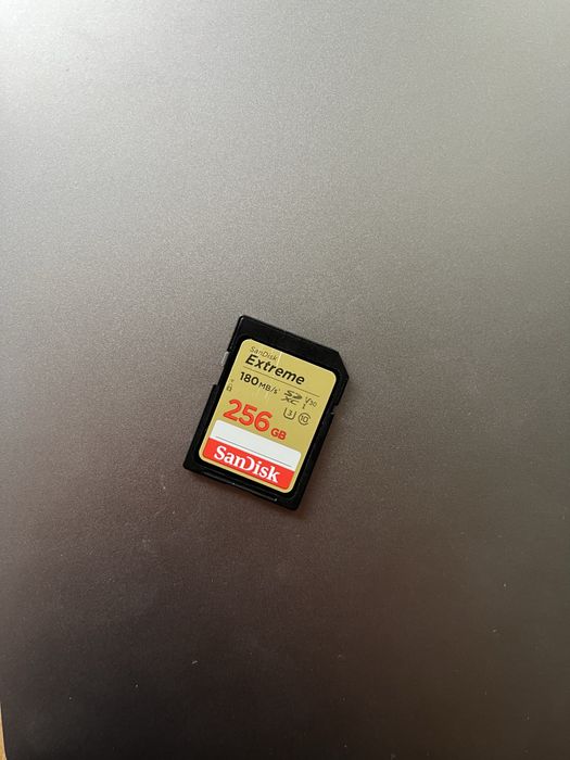 Duży zestaw vlog SONY ZV-E10LBD statyw, mikrofon, torba, klatka