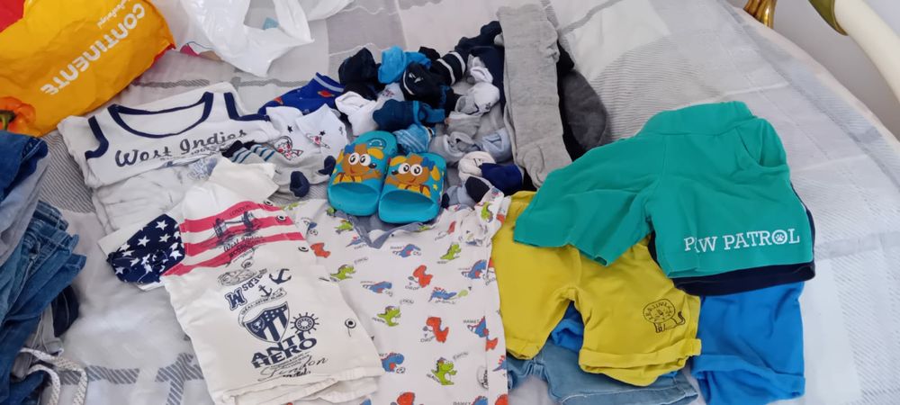 Lote roupa bebé/criança 2/3/4 anos (72 peças)