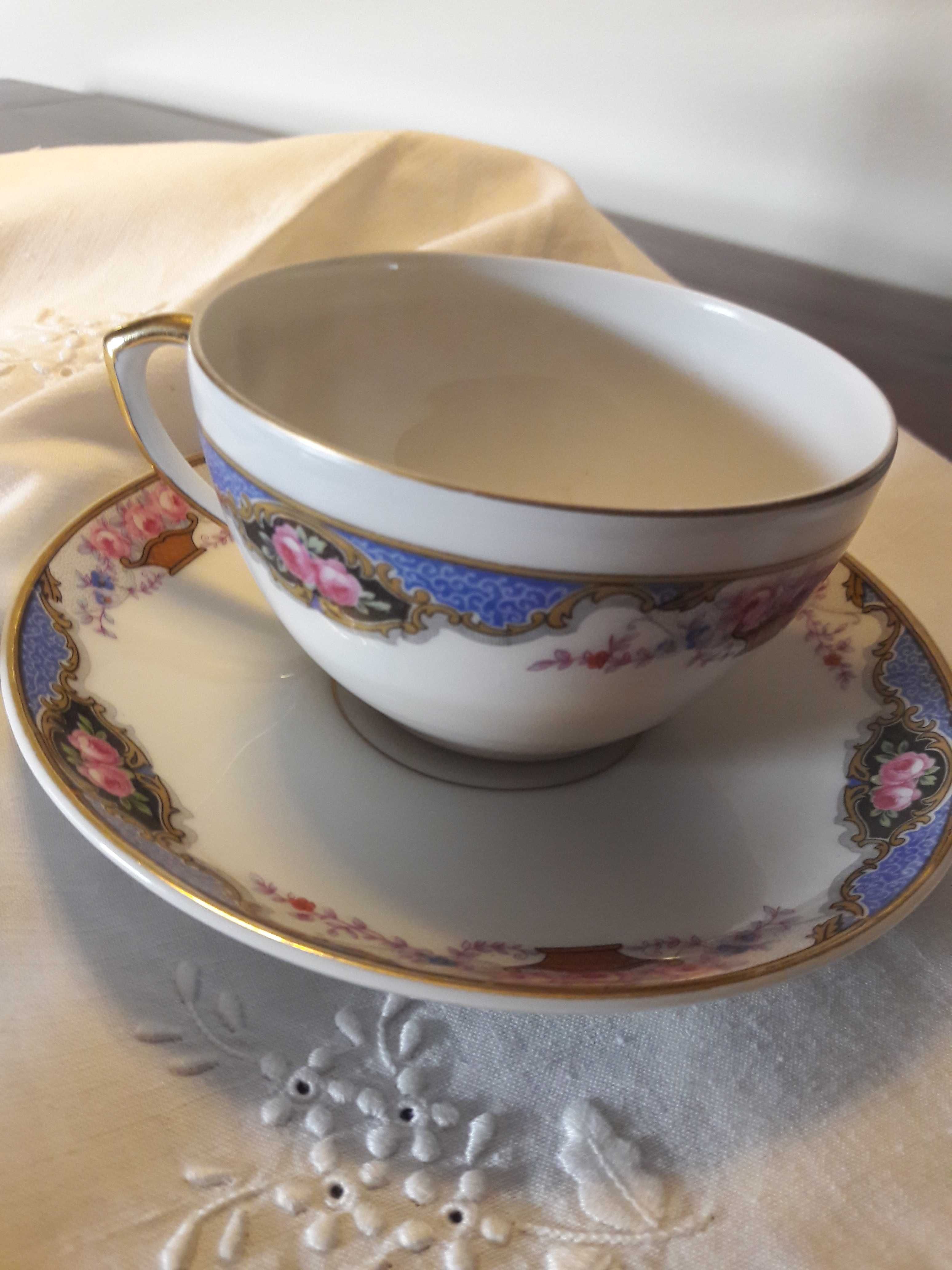 Chávena de chã, antiga, em porcelana "VA", carimbo "G.A.Chiado"