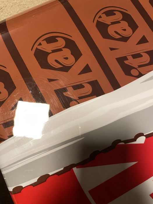 Zestaw 107 batonów KitKat & Lion (w ozdobnej walizce)