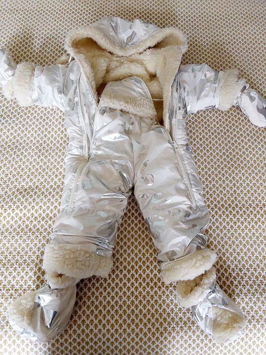 Детская кроватка, коляска Easywalker, 2 автокресла, 5 комбинизонов.