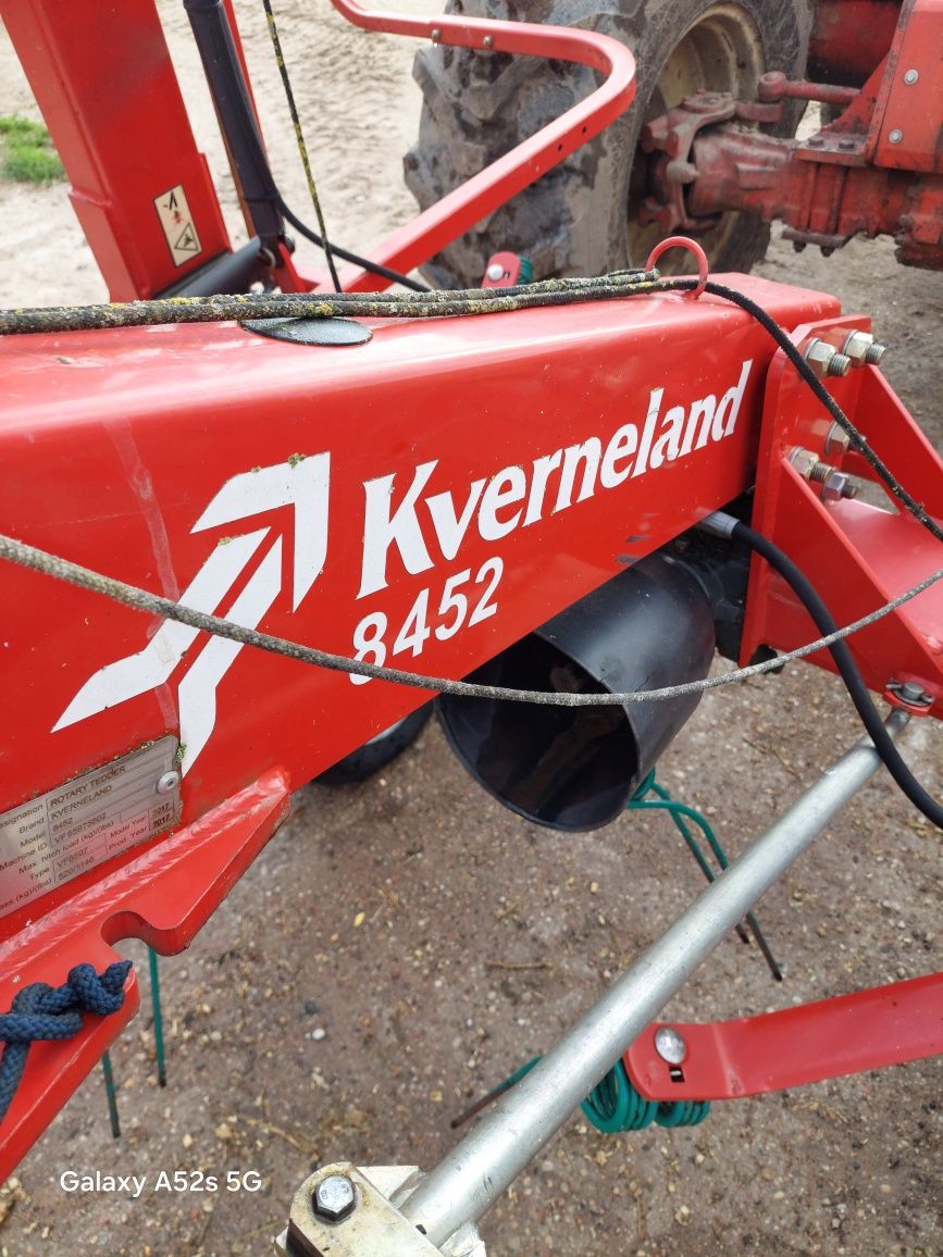 Przetrząsacz Kverneland 8452
