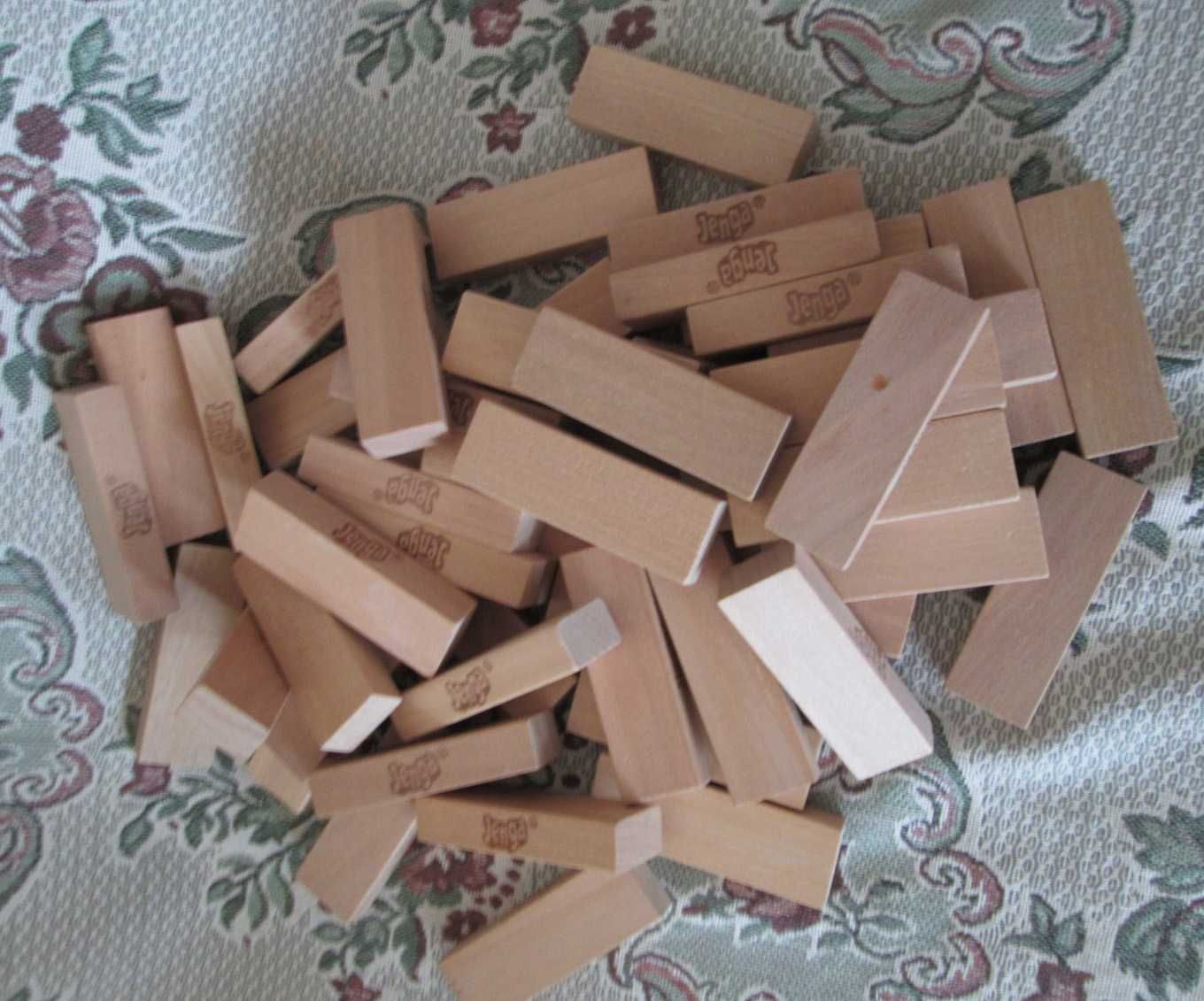 Настольные развивающие игры Jenga  и UNO