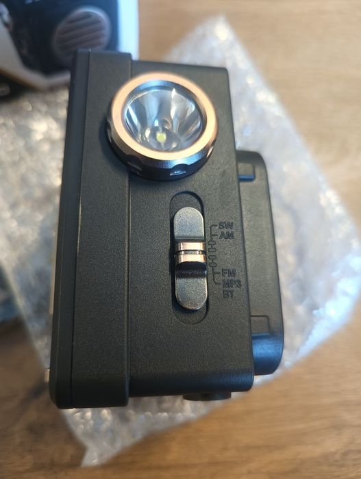 Głośnik bluetooth, odtwarzacz MP3, USB, Sd, radio FM AM, latarka LED