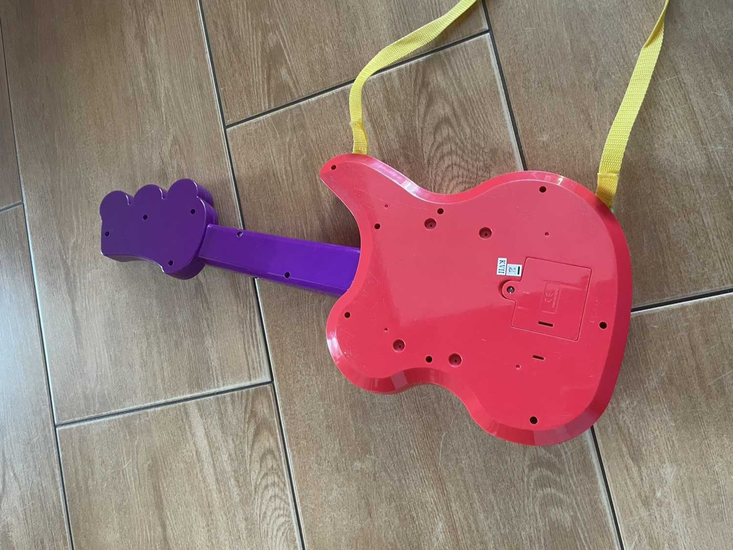 Kidz Beats zabawkowa grająca i świecąca gitara dla dzieci