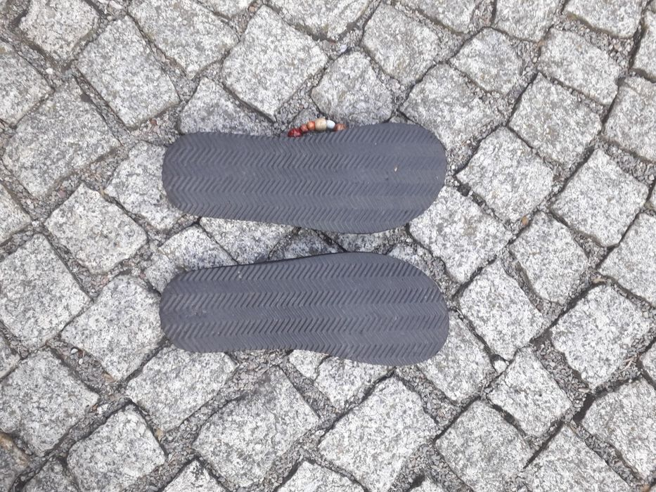 Klapki japonki czarne z koralikami rozmiar 37