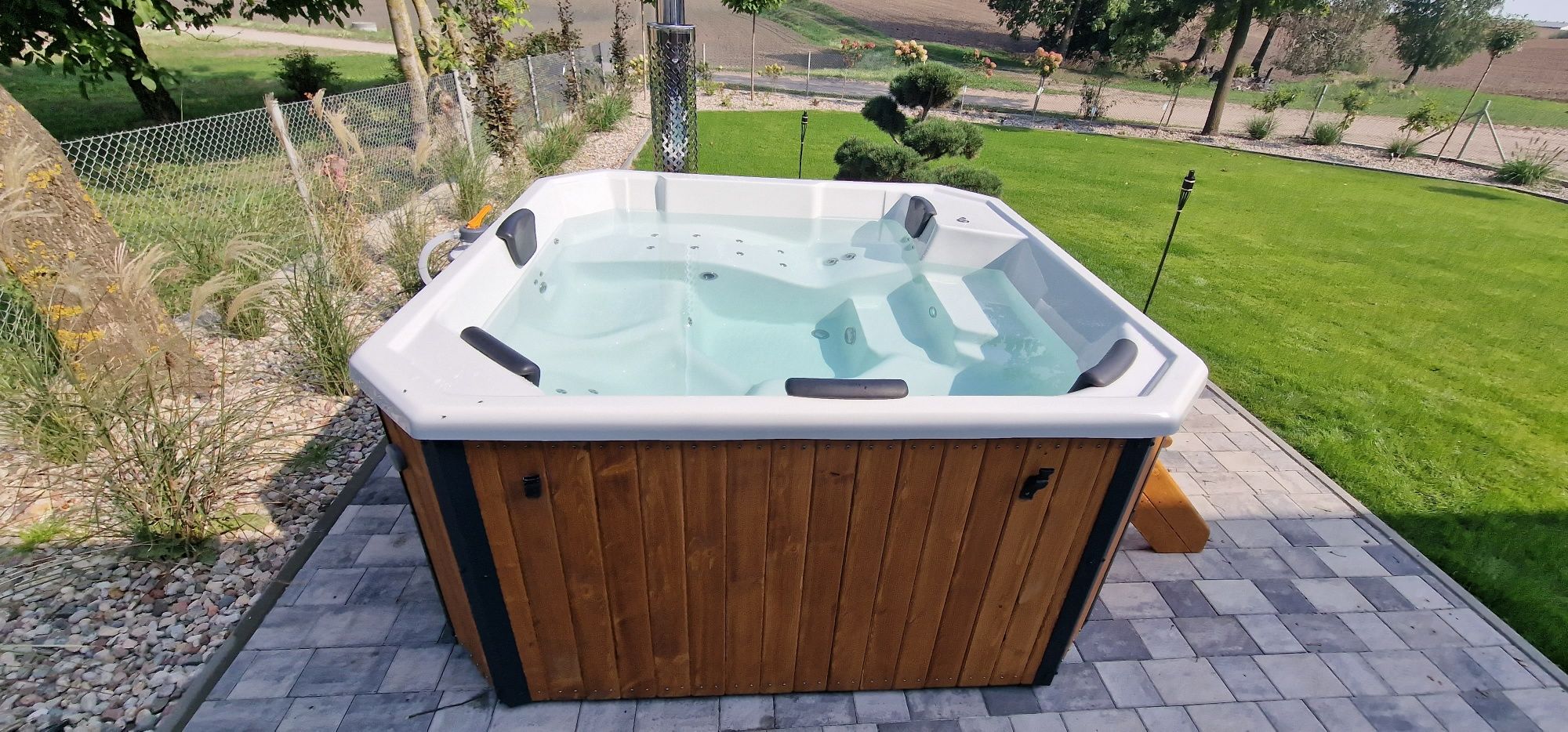 Jacuzzi, balia, bania ogrodowa