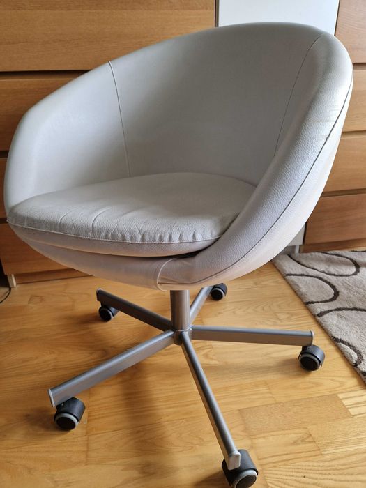 Fotel obrotowy używany