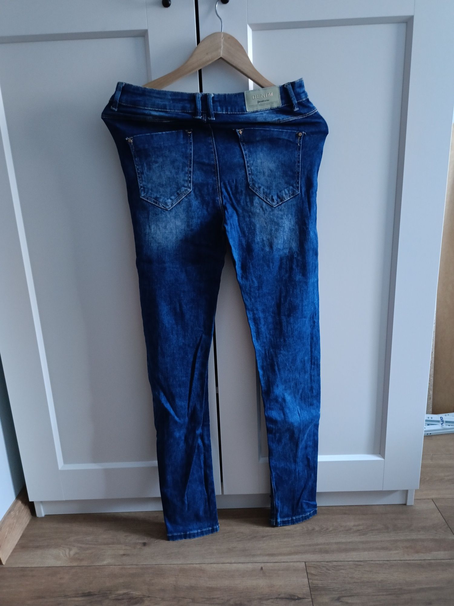 Sprzedam jeansy Stradivarius