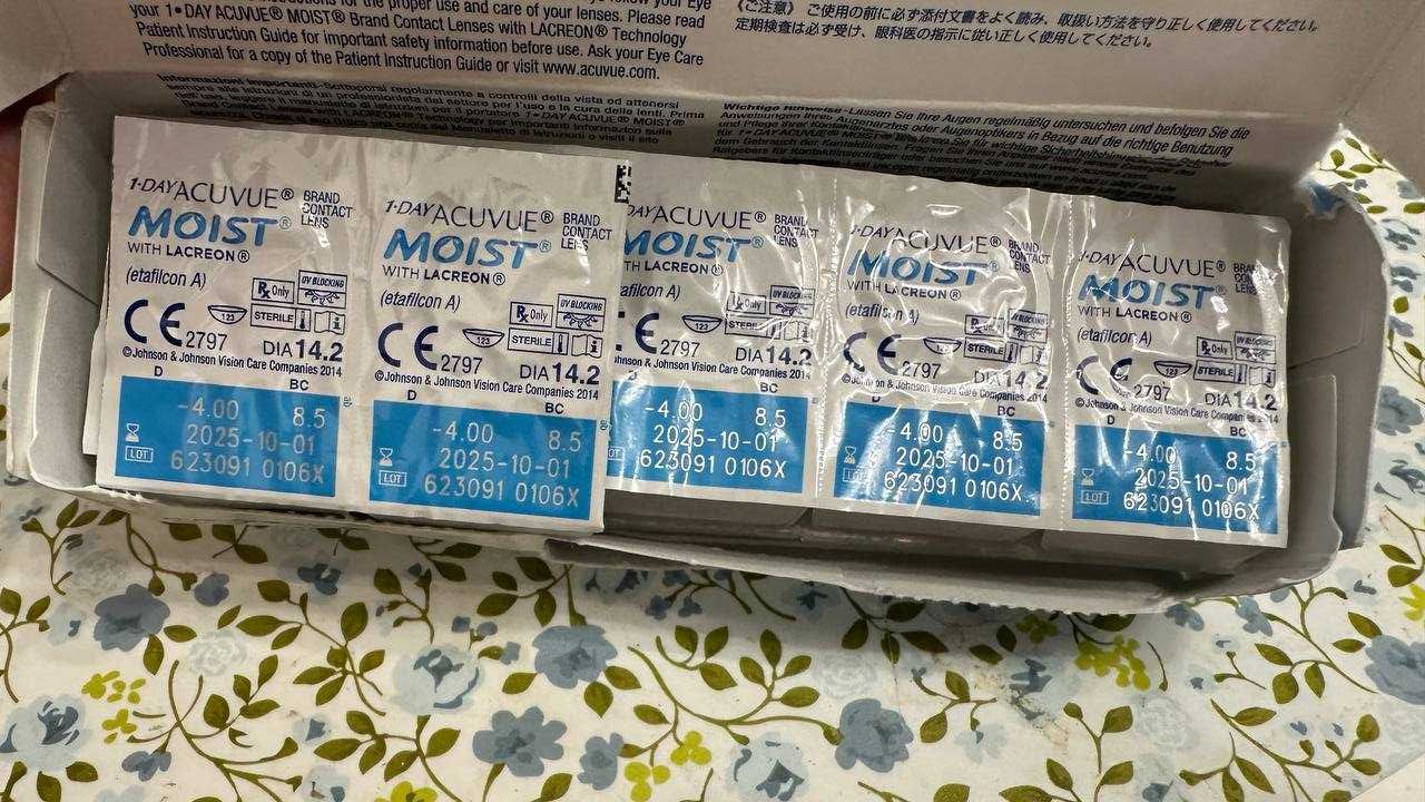 Лінзи Acuvue moist 16 штук + 1