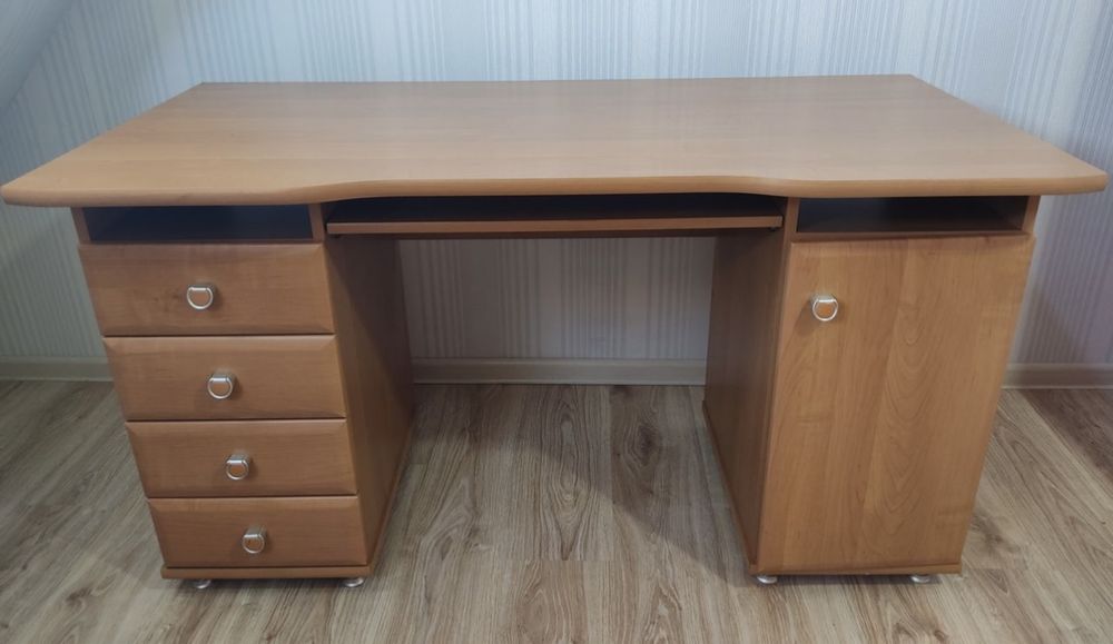 Стол деревяный, белая тумба, стол письменный