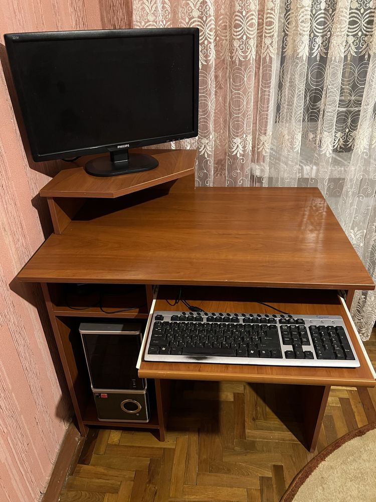 Продаю стіл для компютера