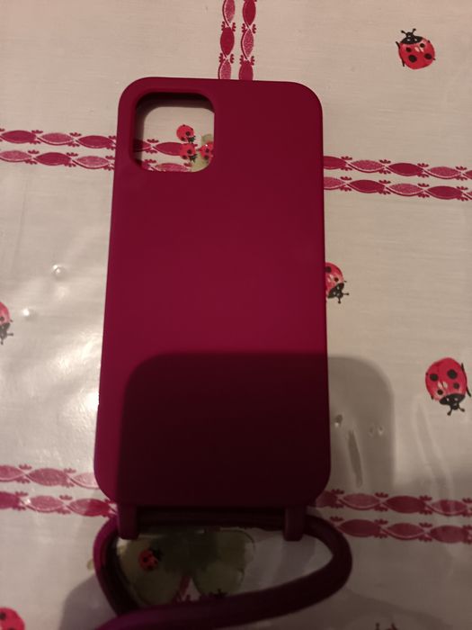 Capa iPhone 12 vermelho escuro com cordão  ( Portes grátis)