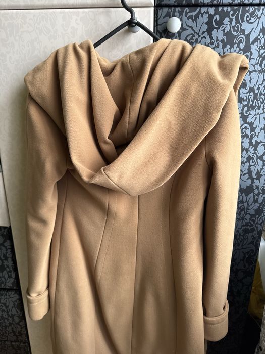 Кашемірове пальто на утепленні з капюшоном