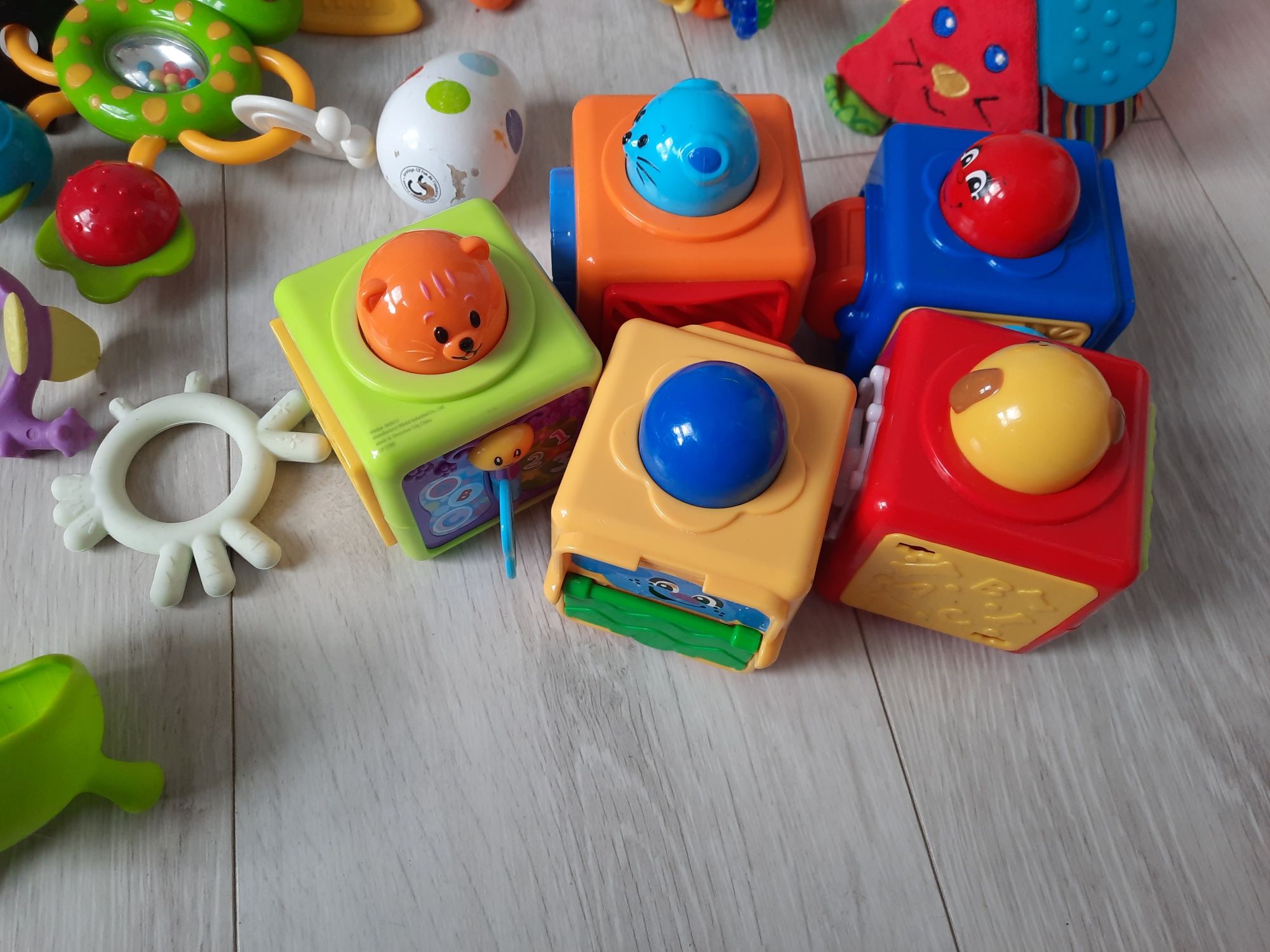 Zestaw zabawek dla niemowlaka- sensoryczne/lamaze/gryzaki