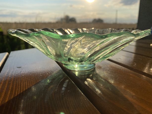 Zielona szklana miseczka