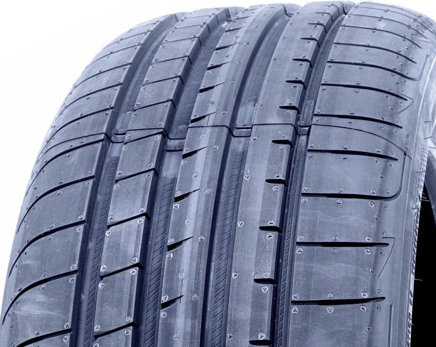 Купити різношорокий комплект шин гуми резини 275/40 R19 + 255/40 R19