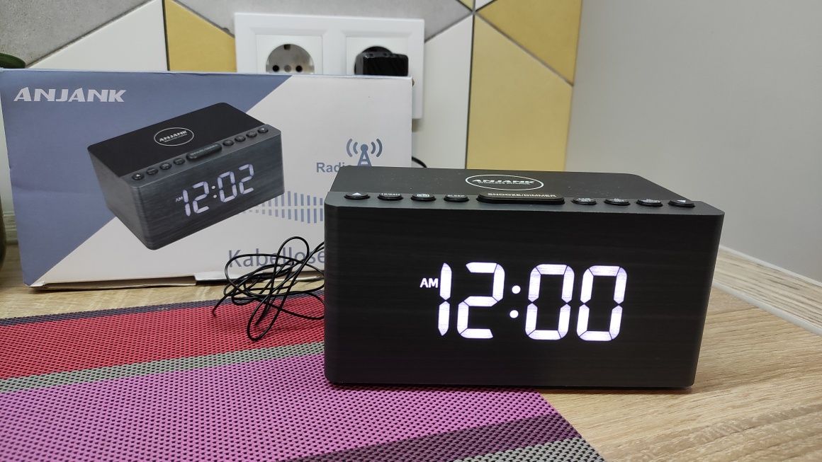 Годинник будильник безпровідна зарядка радіо Anjank