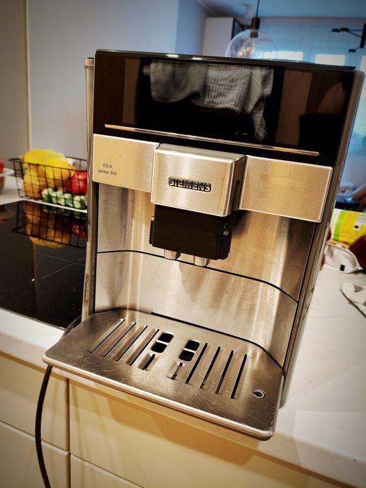 Automatyczny ekspres ciśnieniowy Siemens TE607203RW/07 EQ.6 Series 700