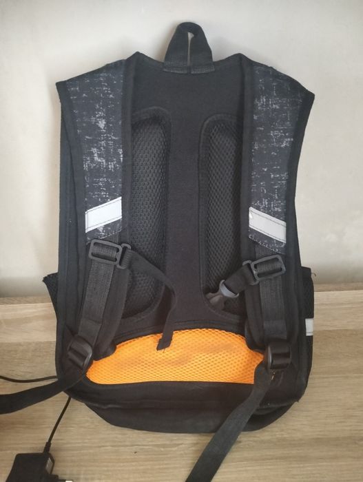 Рюкзак с ортопедической спинкой