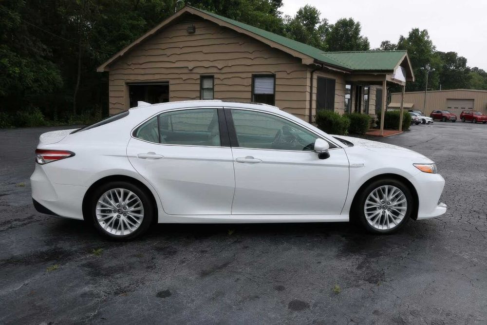 Toyota Camry      2019
