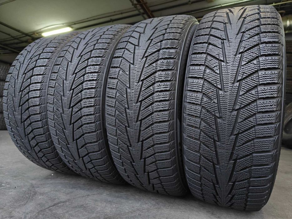 R17 215 55 шини зимові Hankook Winter I*cept IZ2 агресивні арктичні