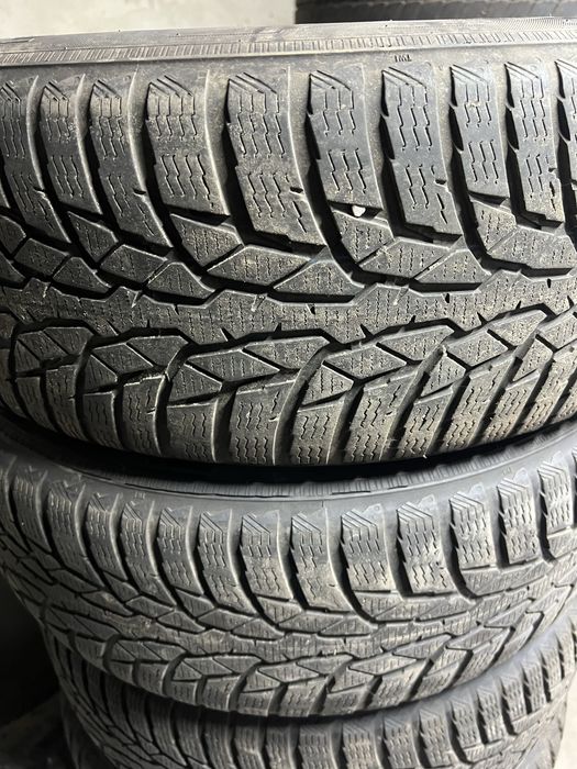 Продам зимнюю резину нокиан r16 205/60