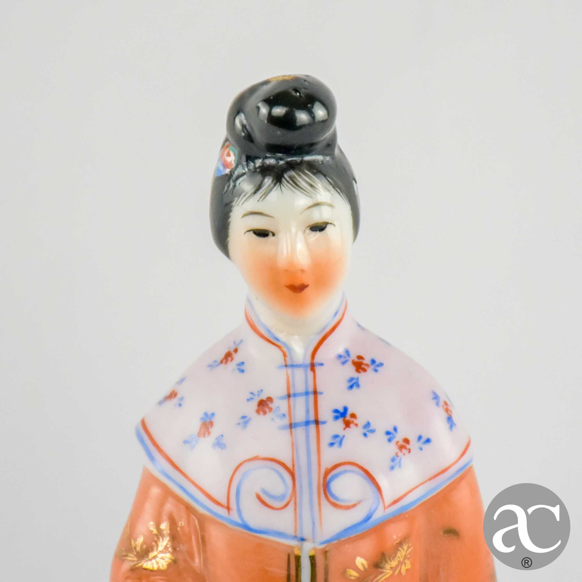 Figura porcelana da China de uma Mulher chinesa