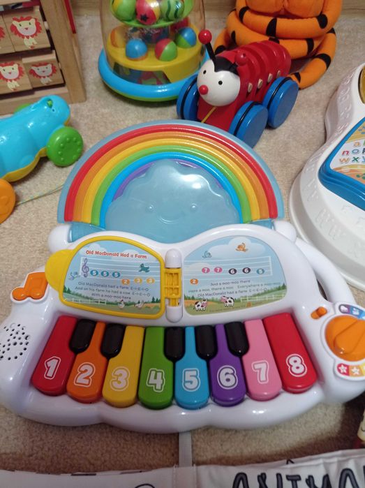 Дитячі іграшки одним лотом