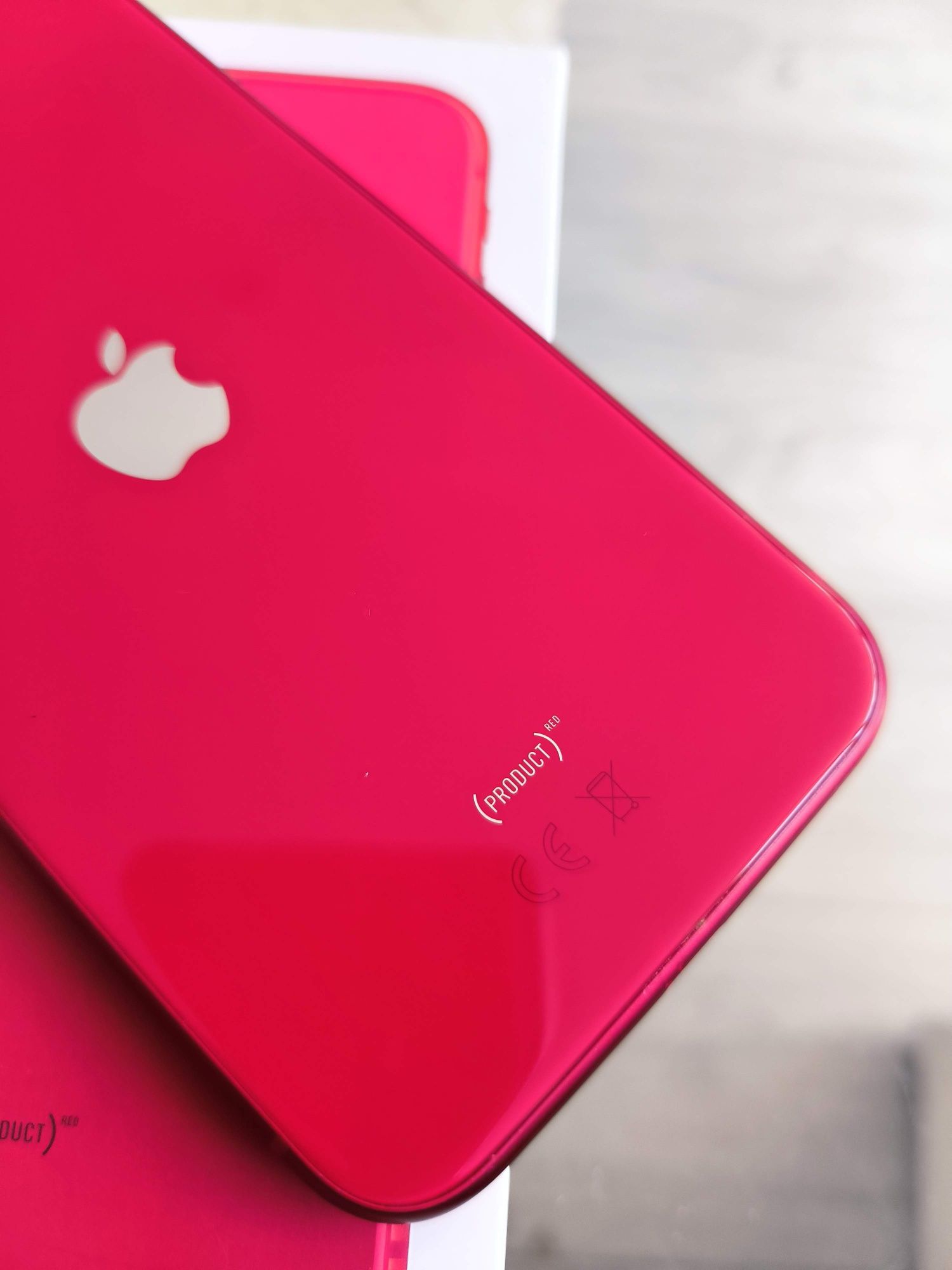 Apple iPhone 11 Red Product  BDB STAN komplet