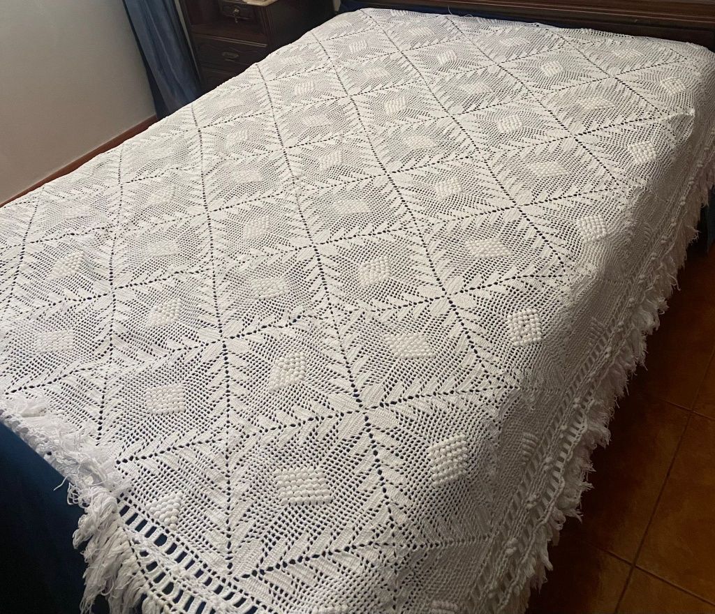 Colcha de renda feita á mão