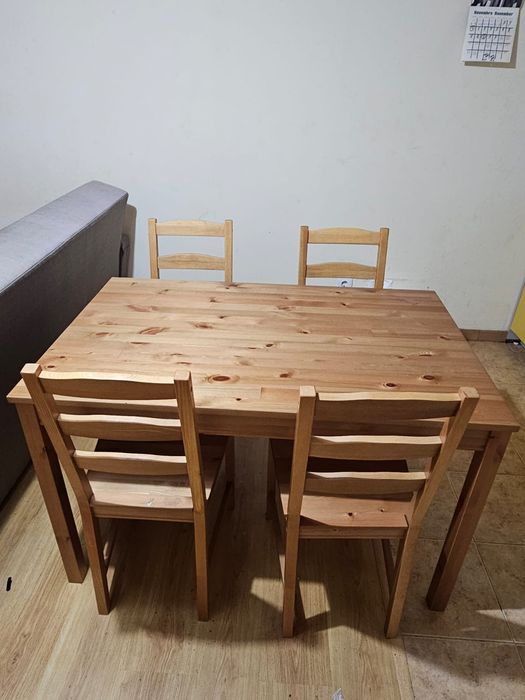 Mesa de cozinha com 4 Cadeiras