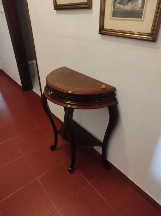 Consola de Entrada Clássica (Meia-Lua)