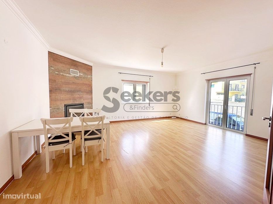 Apartamento T2+1 perto do centro da Ericeira, Garagem e Sótão com 2...