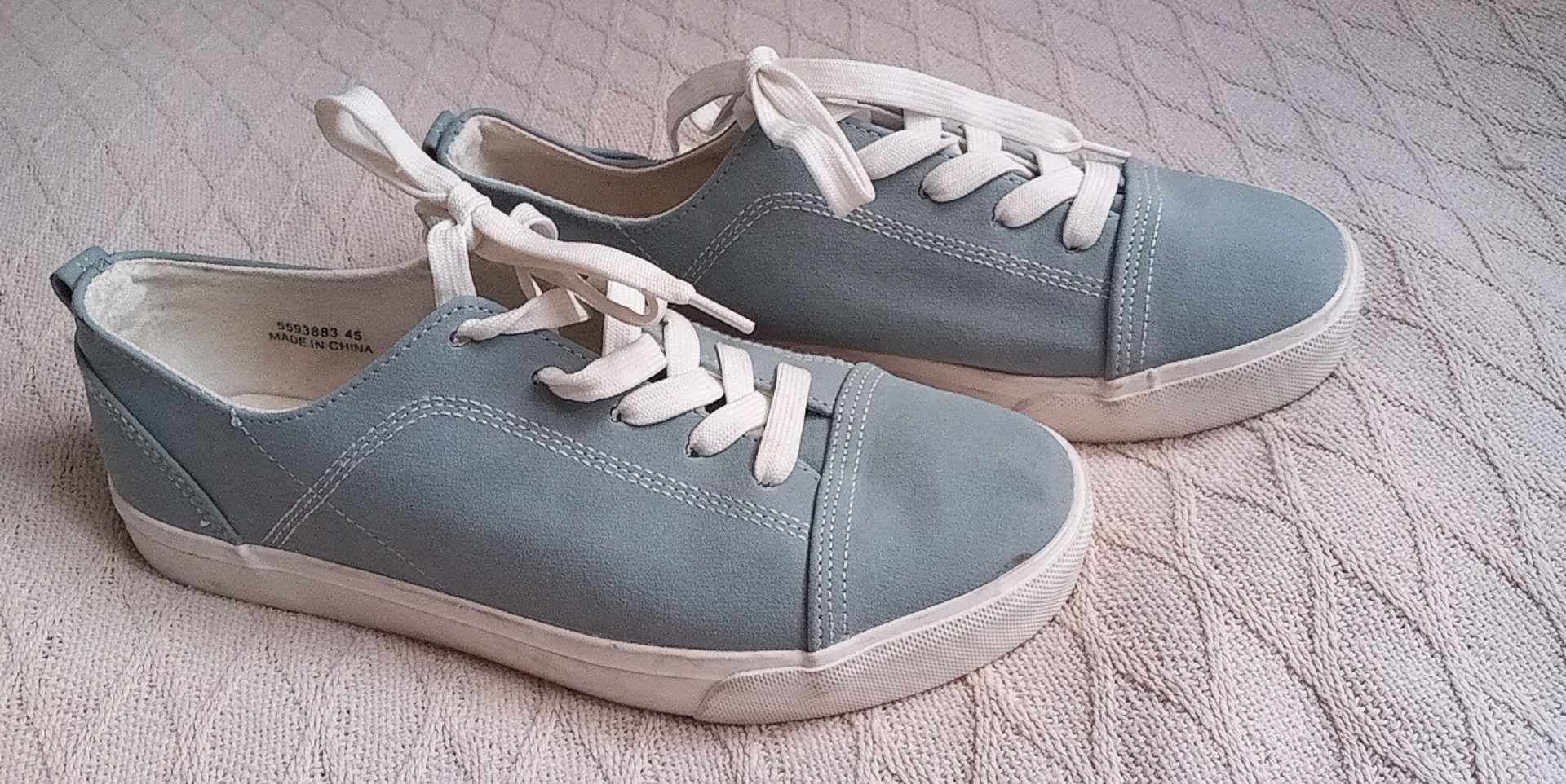 Piękne zamszowe sneakersy r41 w kolorze przydymionego błękitu NEW LOOK