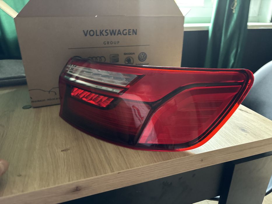 Lampa prawa tylna zewnetrzna Audi A4 b9