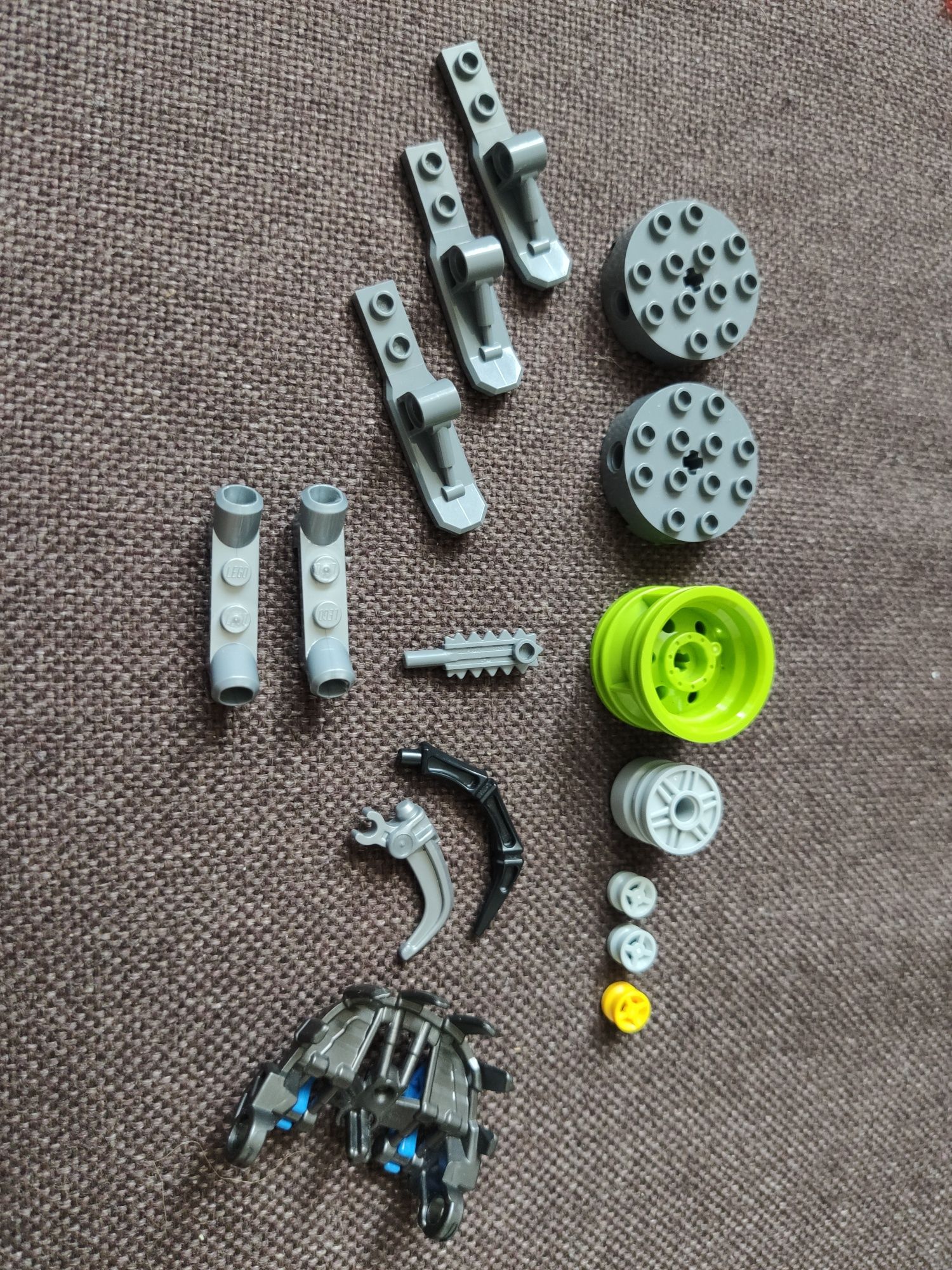 Klocki Lego Technic mini mix przeguby, płomienie, koła 100 elementów