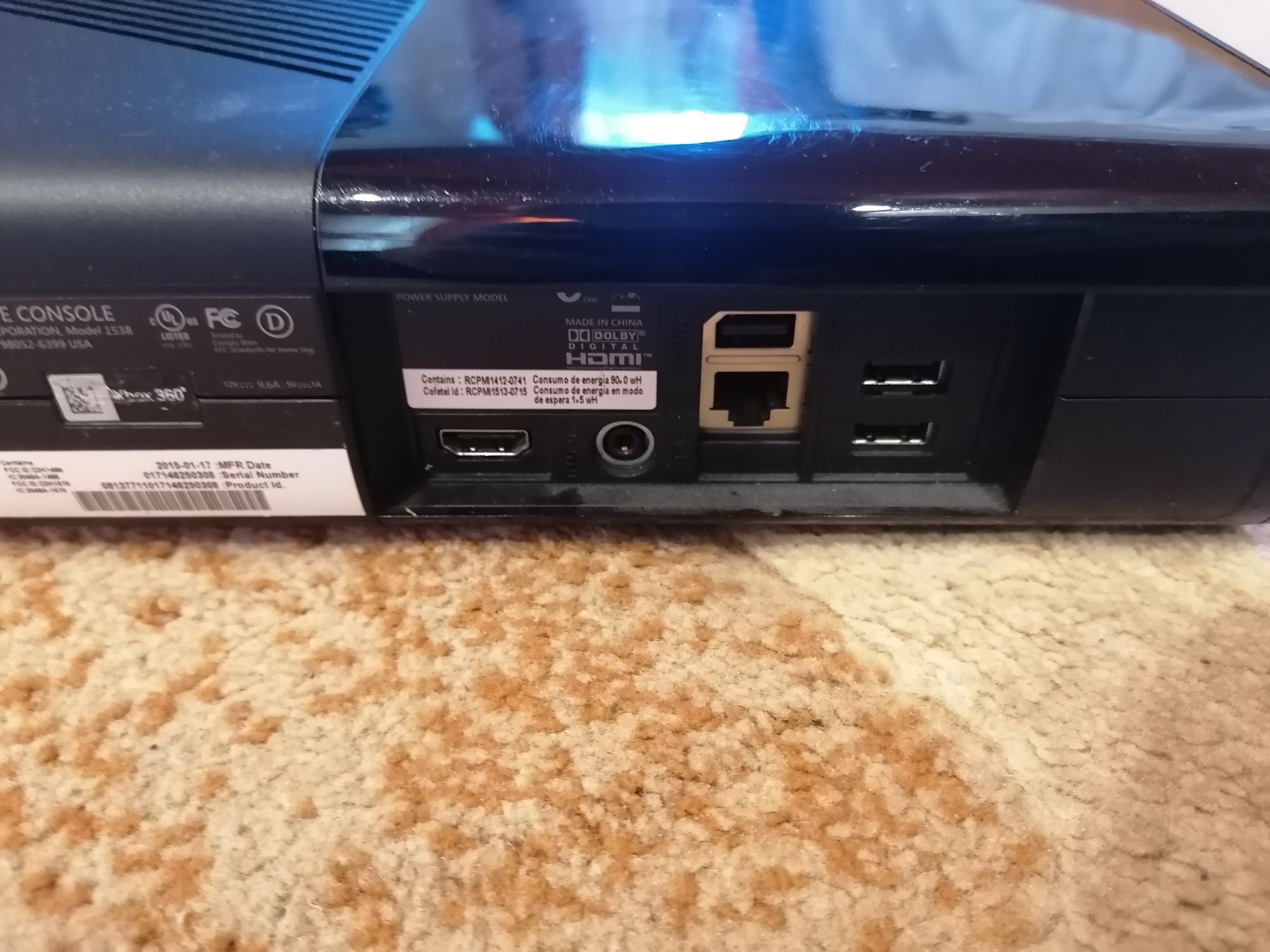 Konsola Xbox 360 E 250GB z 2 padami