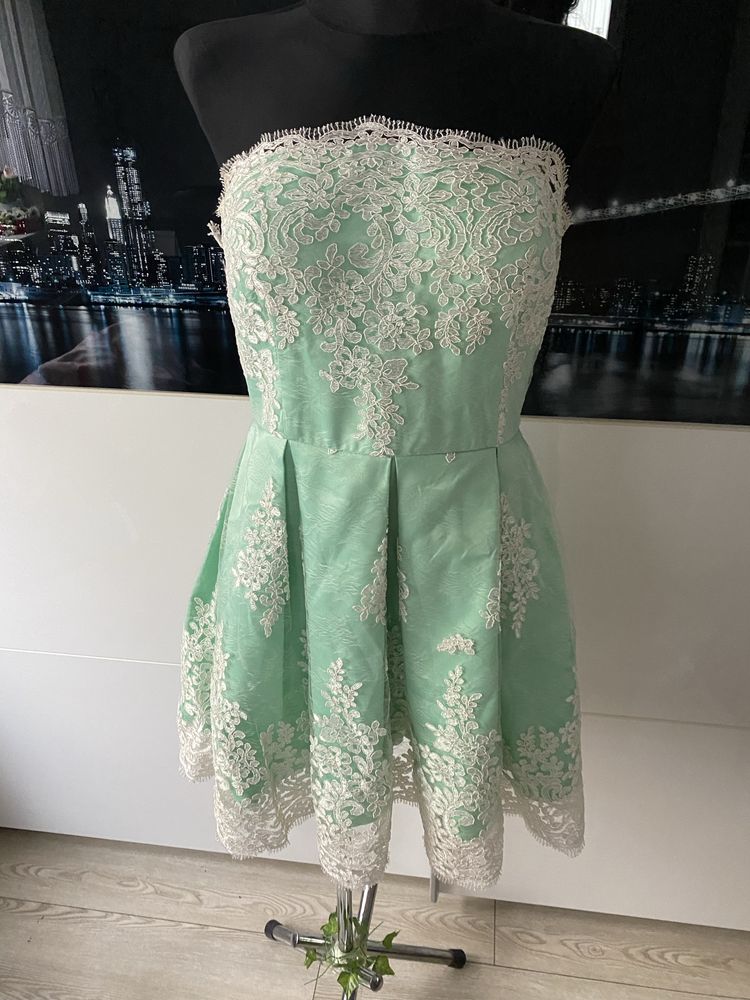 Przepiękna sukienka seledynowa z koronką biust-92cm