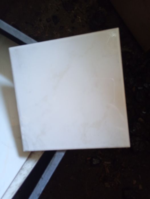 Płytki ceramiczne pozostałosci