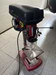 Maquina de furar vertical
