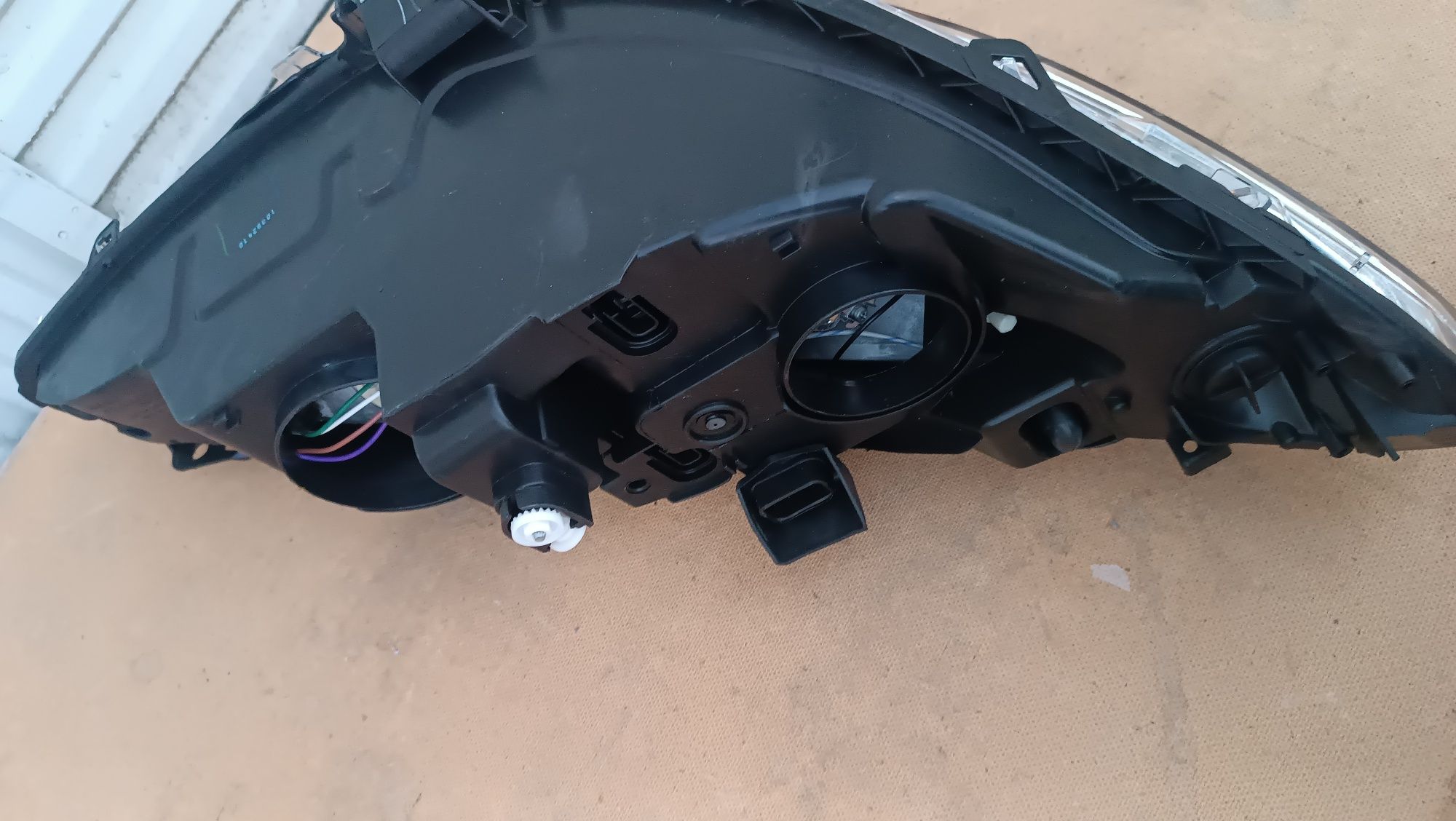Vendo farol esquerdo de Peugeot 307 ano 2003/05