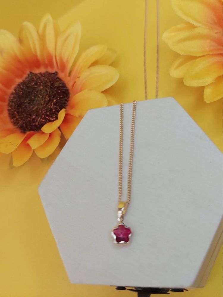 Colar mini treve Rubi com pedra zirconia folheado a ouro.