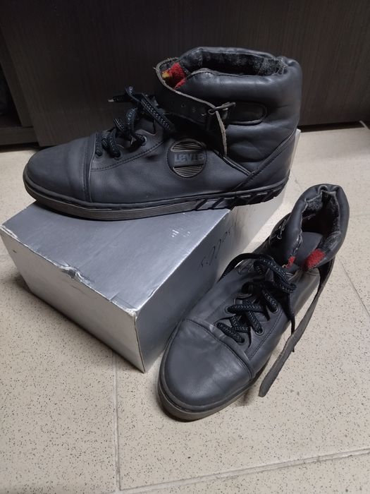 Sapatilha Levi's cinzenta