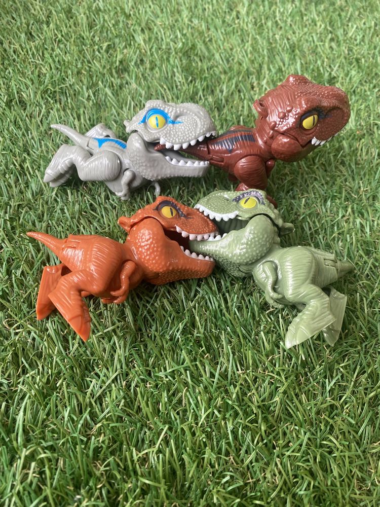 Dinossauros interativos comilões