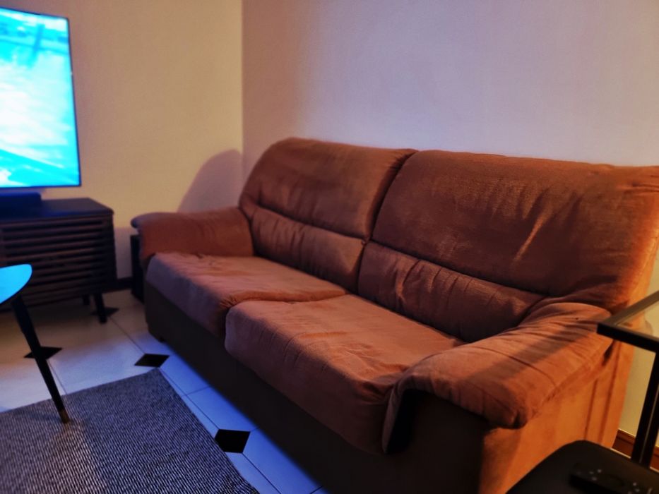 Sofá castanho claro